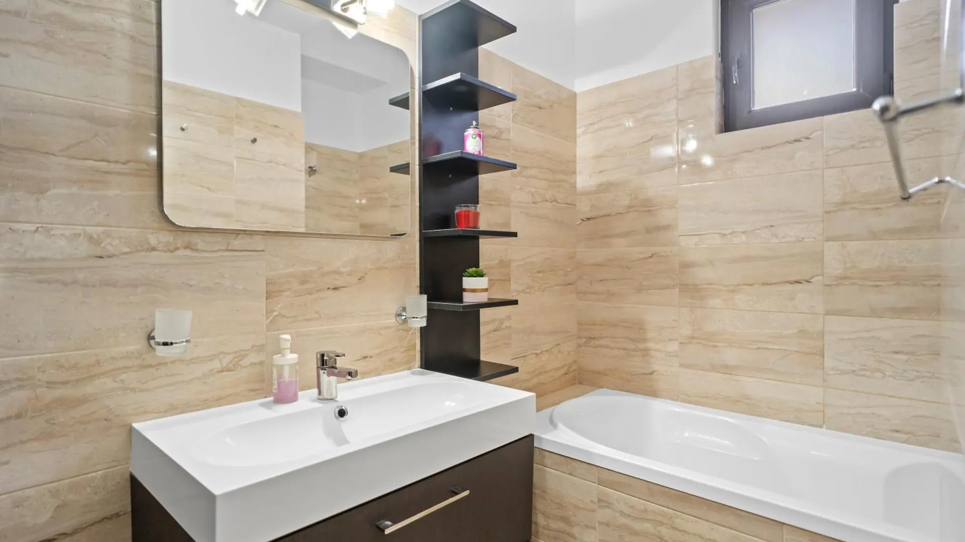 Elegant & Newly Renovated Gem Apartment Bucharest