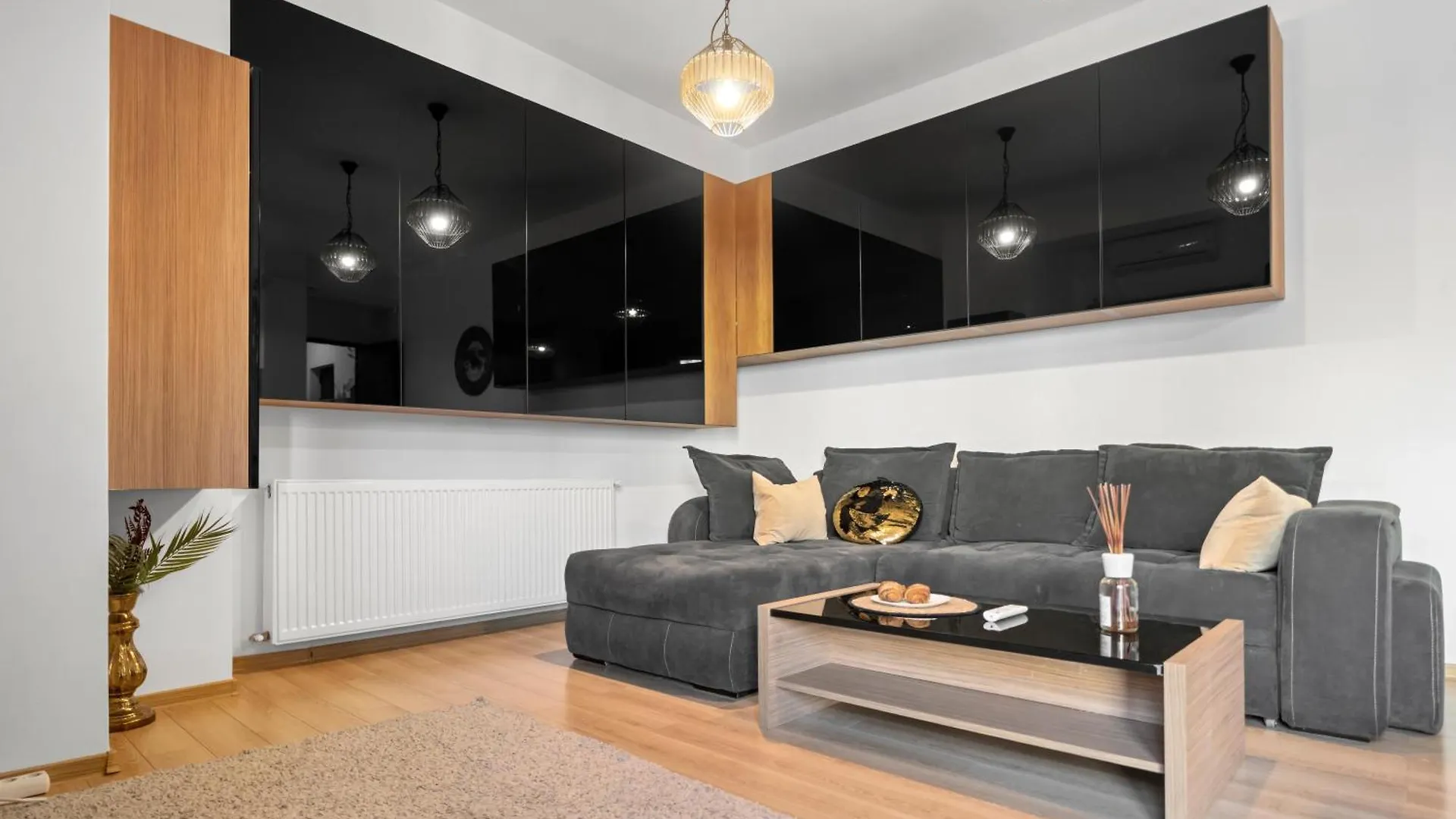 Elegant & Newly Renovated Gem Apartment Bucharest