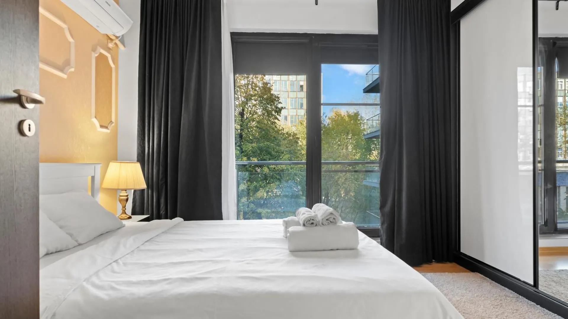 Elegant & Newly Renovated Gem Apartment Bucharest