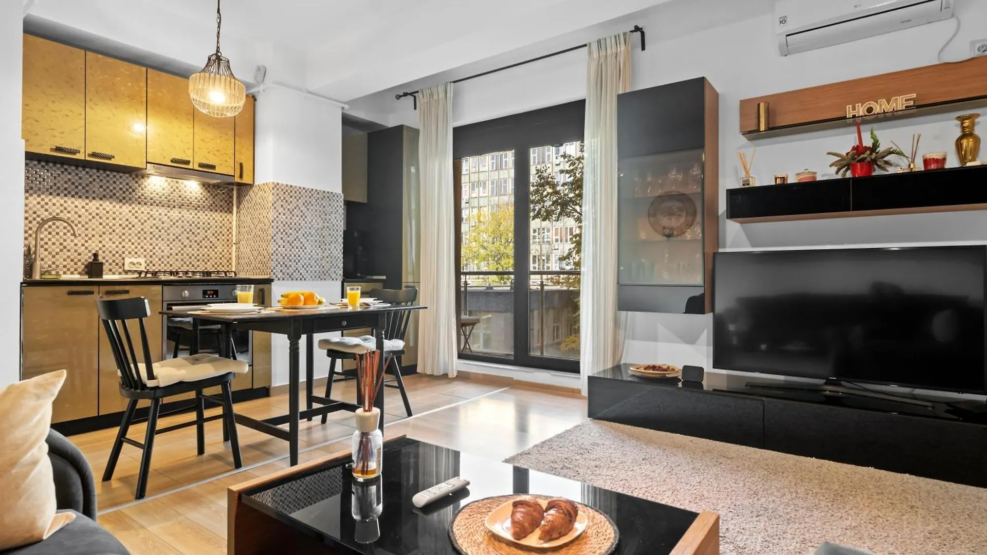 Elegant & Newly Renovated Gem Apartment Bucharest