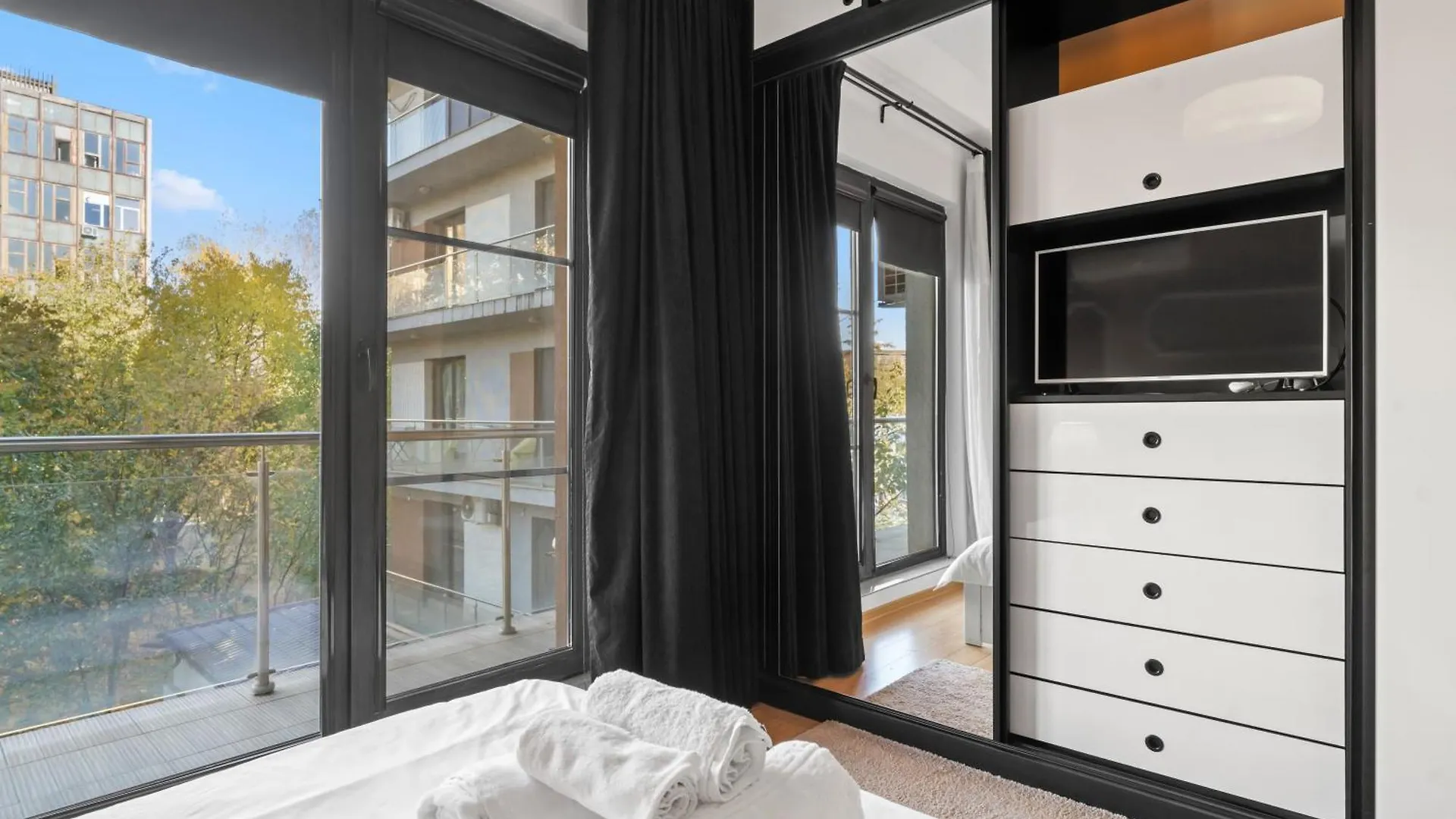 Elegant & Newly Renovated Gem Apartment Bucharest